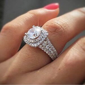 Round Crystal Square Halo silver tone engagement ring size 6 New in box